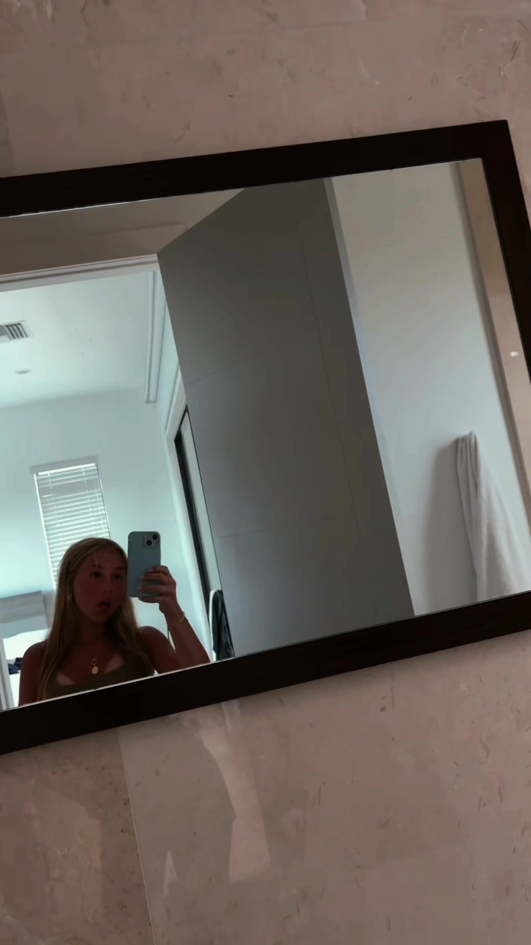 @Bella