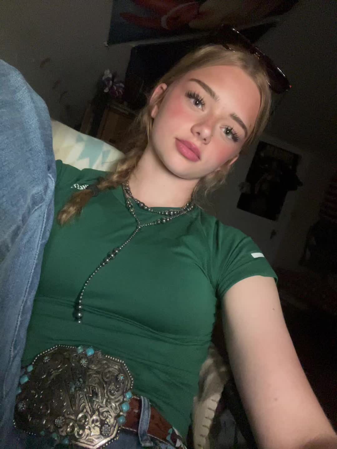 @Bella_t