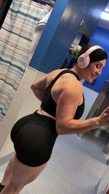 @MelissaMuscleMommy ✨