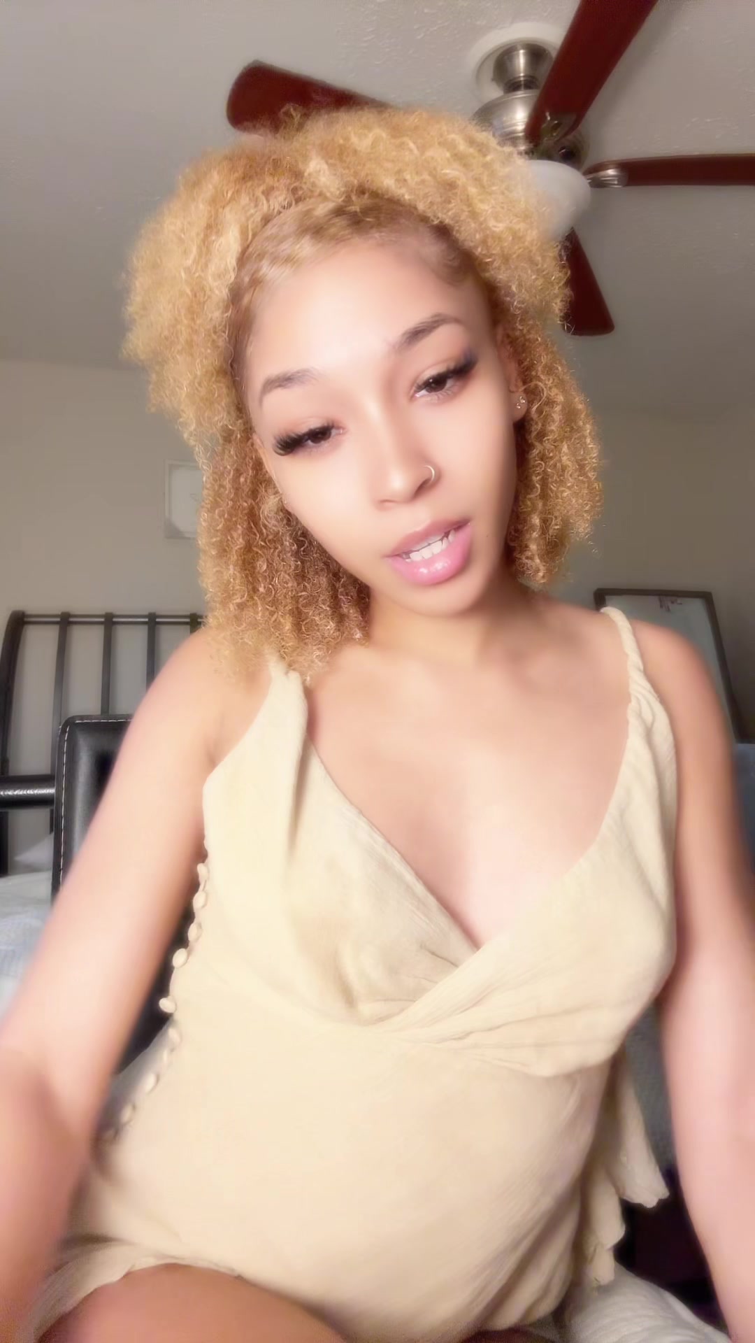 @Anisa| The Blonde hair girl