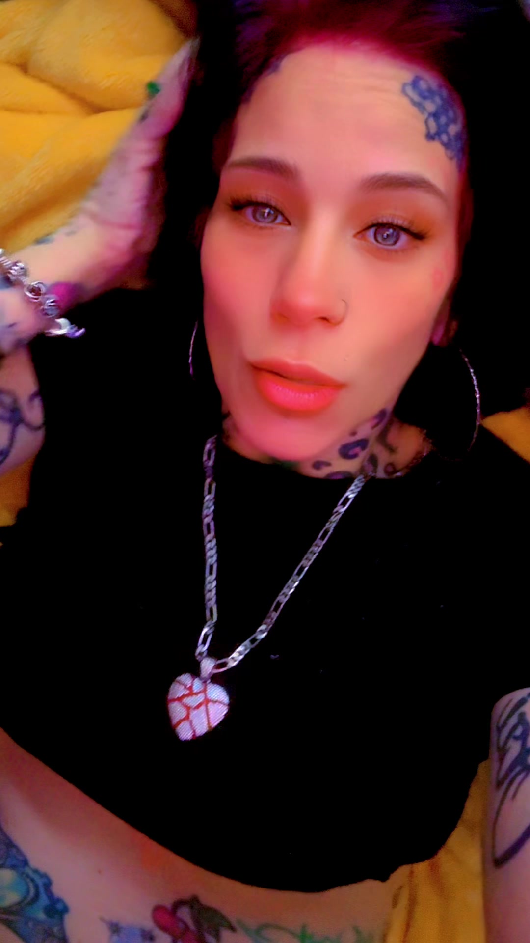 @HoneyBeeMelly