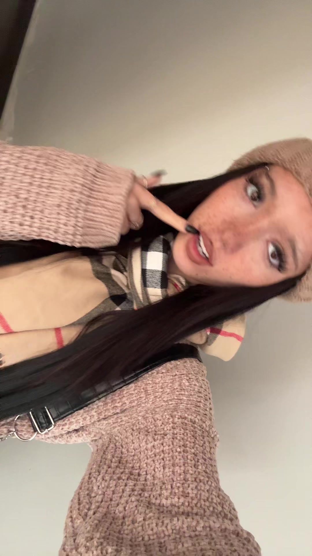 @Poli