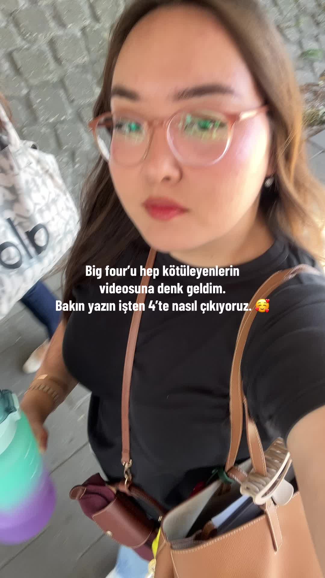 @YELİZ A&Ccedil;IKG&Ouml;Z