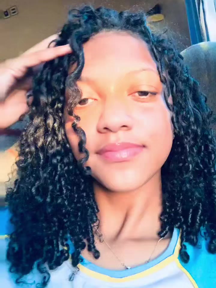 @Laura Silva 👾