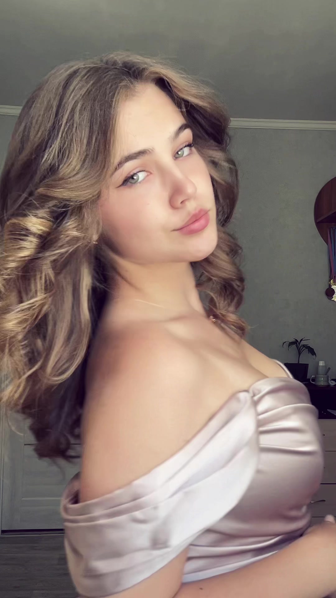 @Ќ