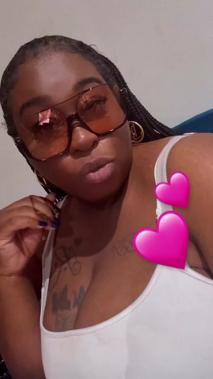 @AmomentWithDanni