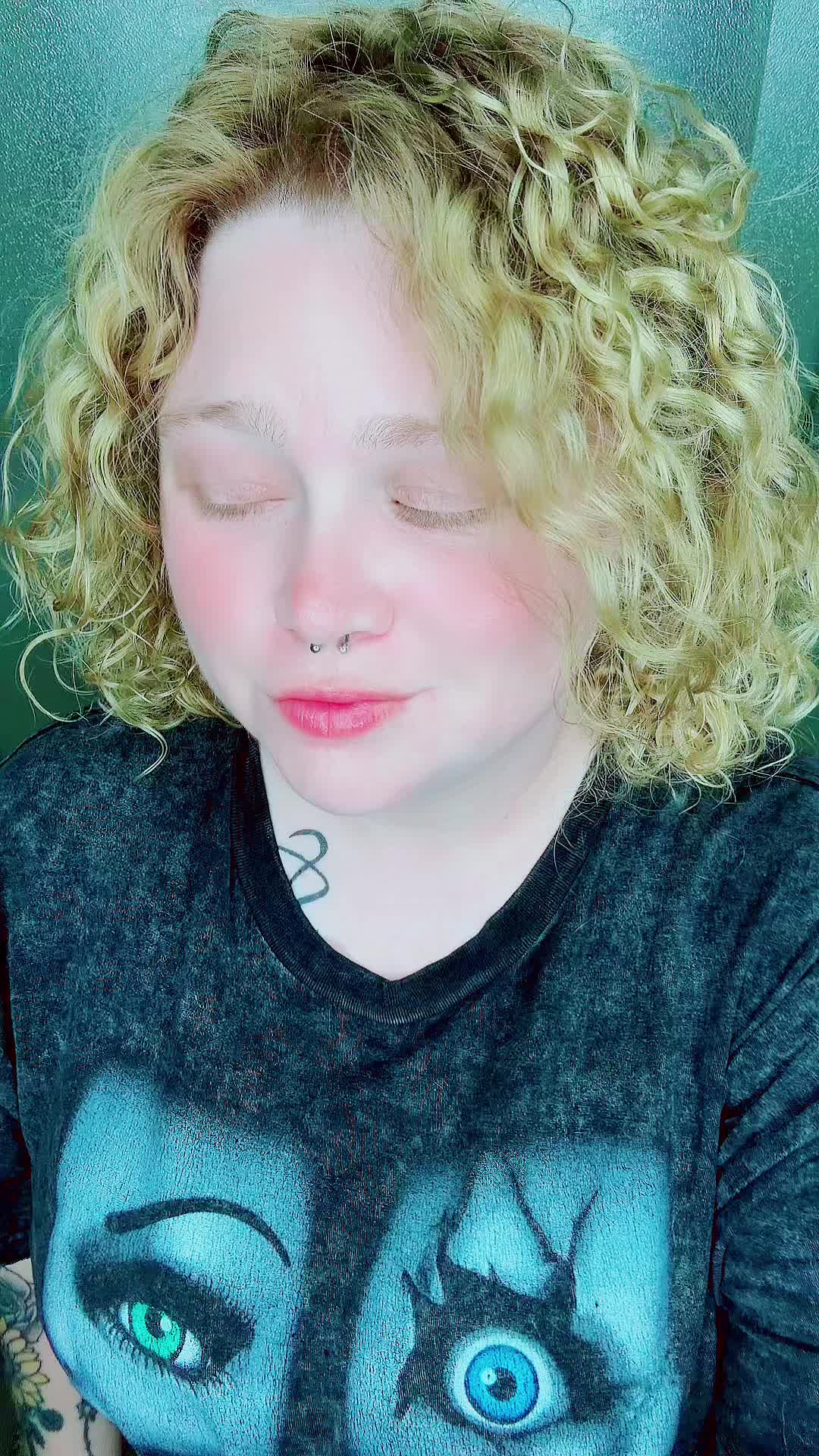 @HerQueenAsh