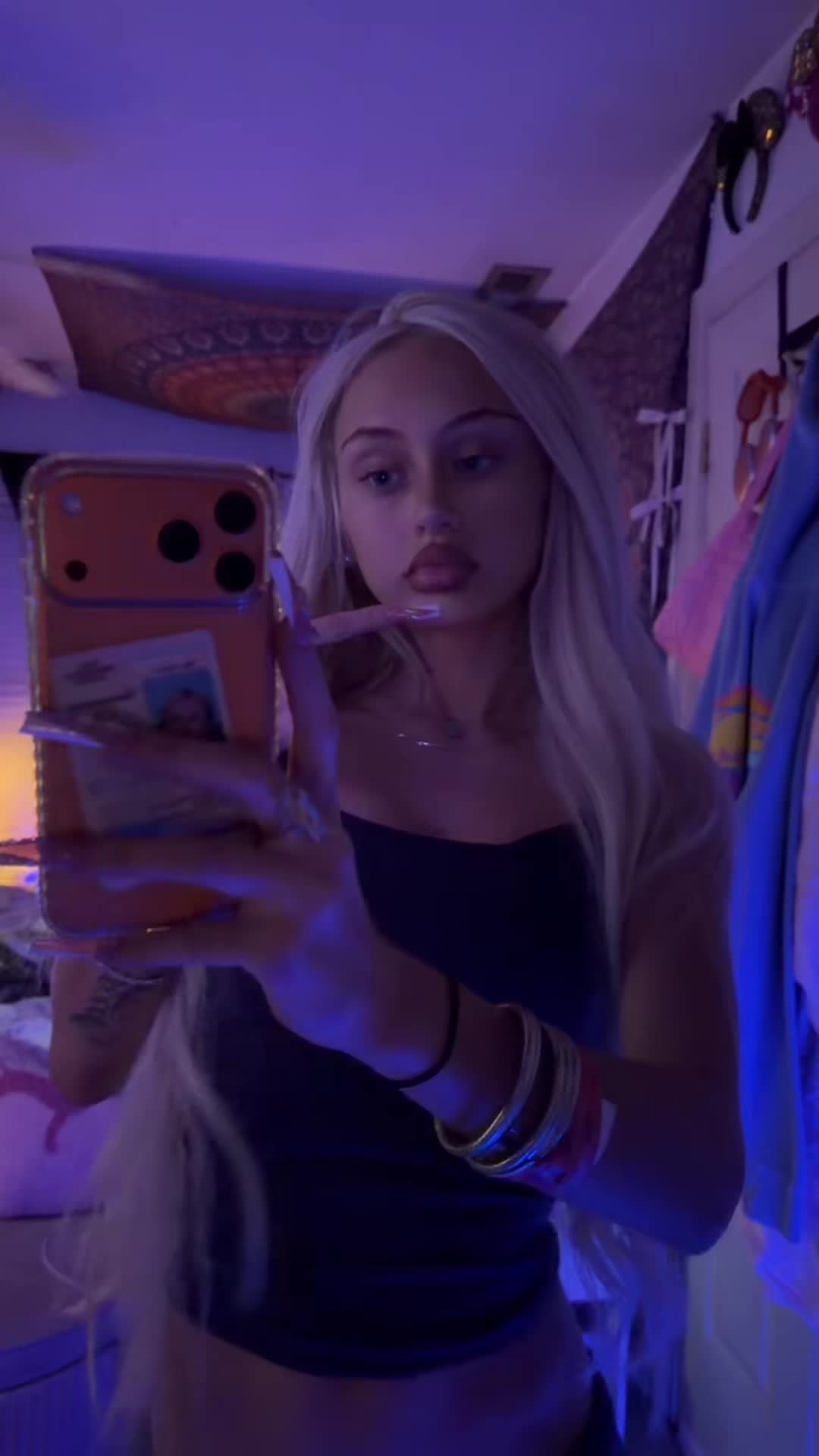 @iz 🥂💖