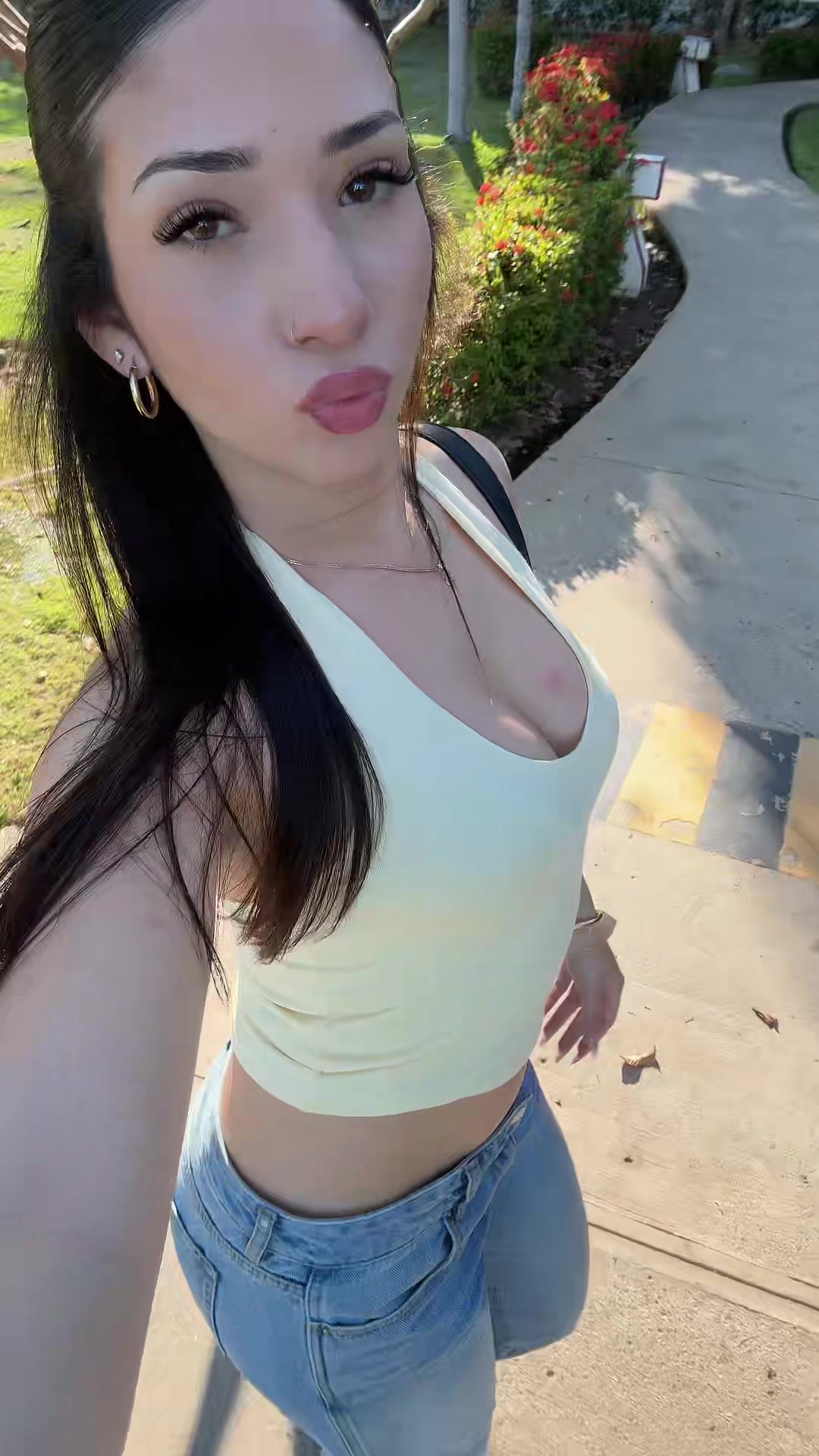 @Bella