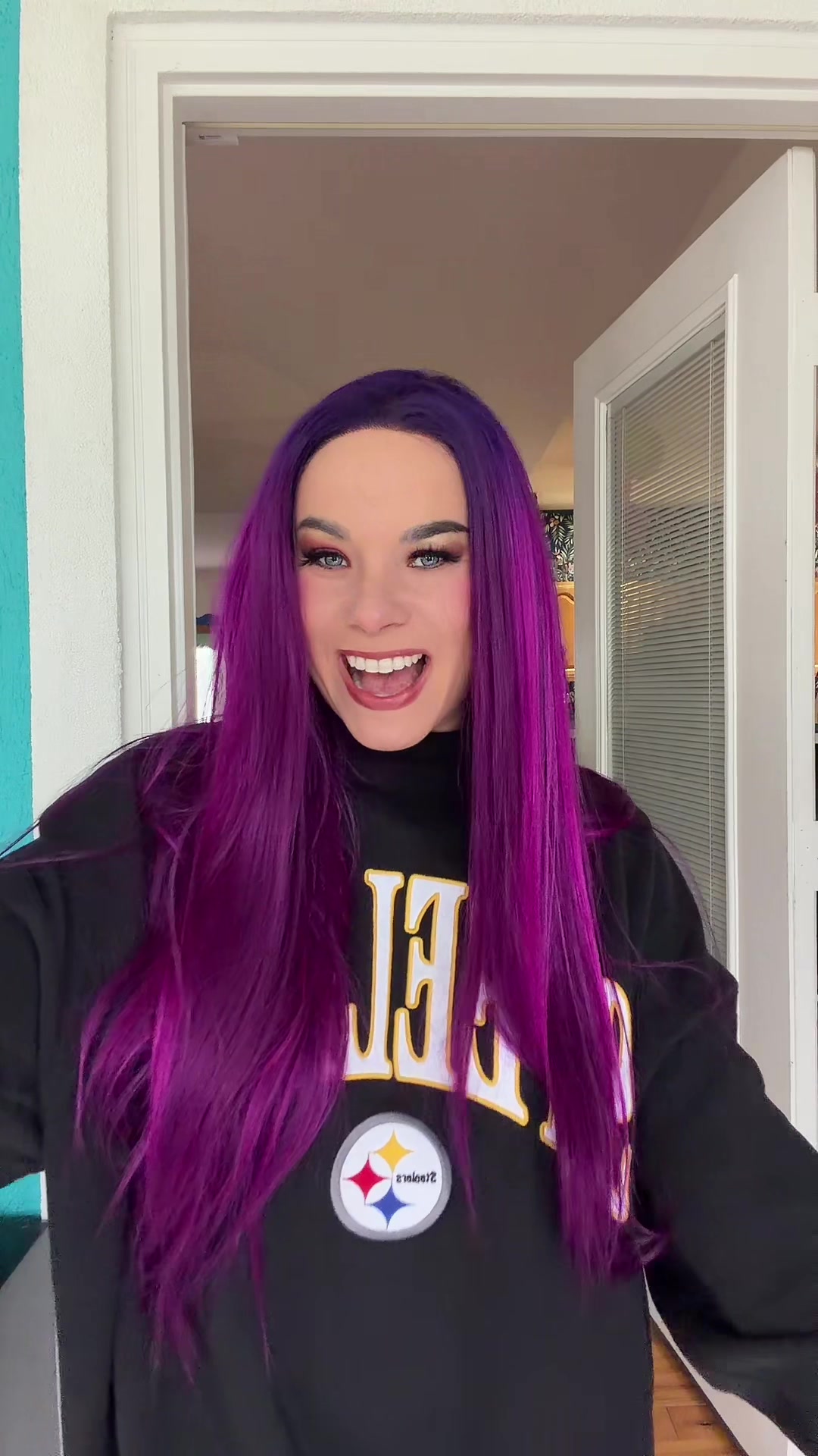 @Elizabeth Wears Wigs 🏳️&zwj;🌈