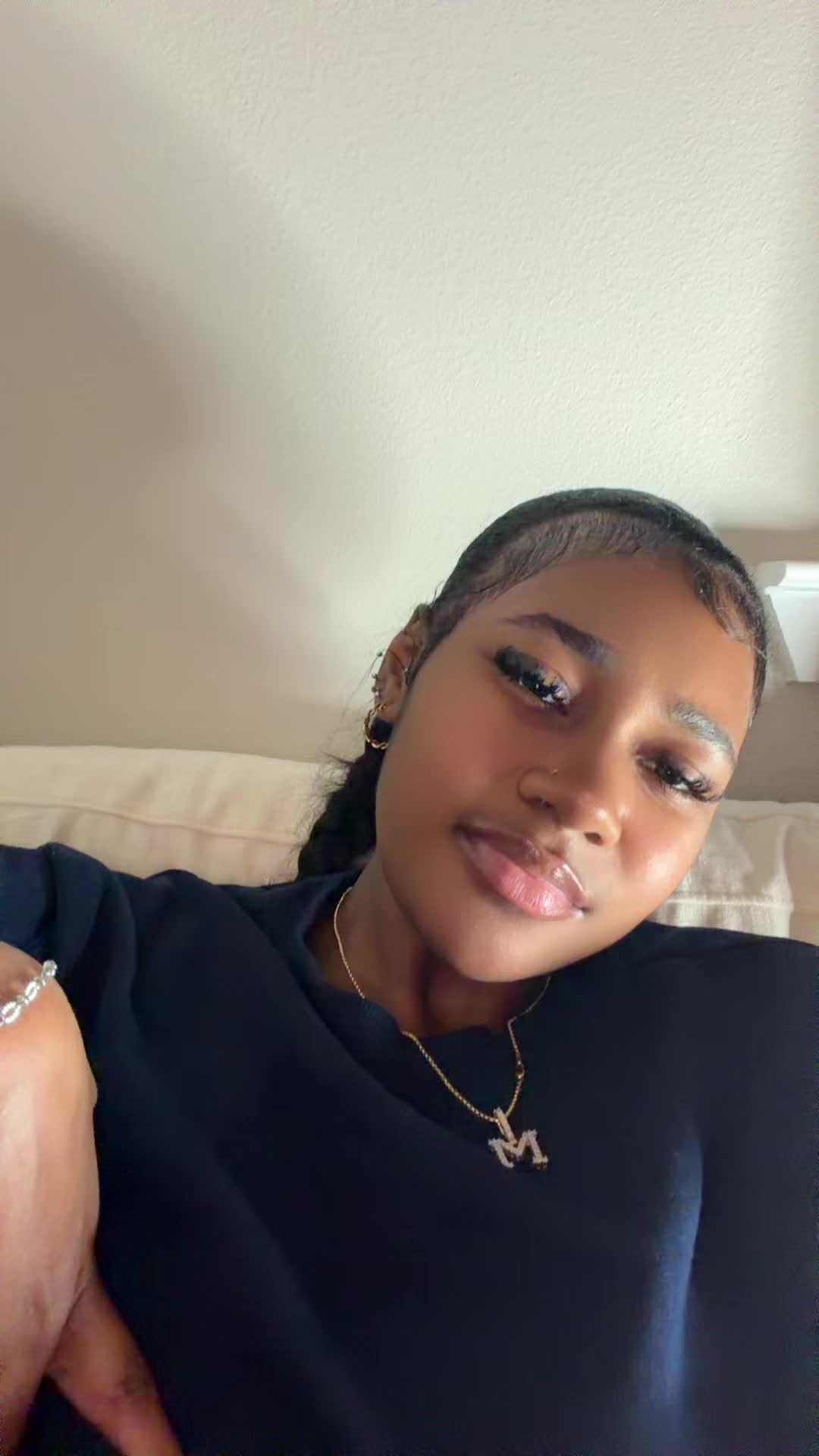 @🥹