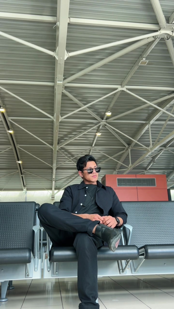 @Mukesh_989🇨🇾