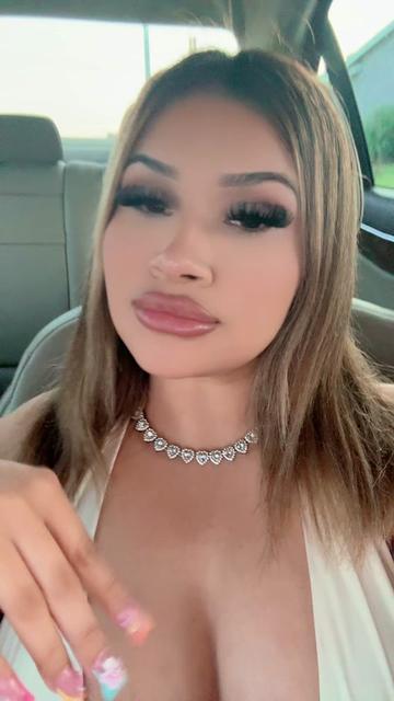 @Pretty Emily 🌷🎀🫦🍓👸🏻