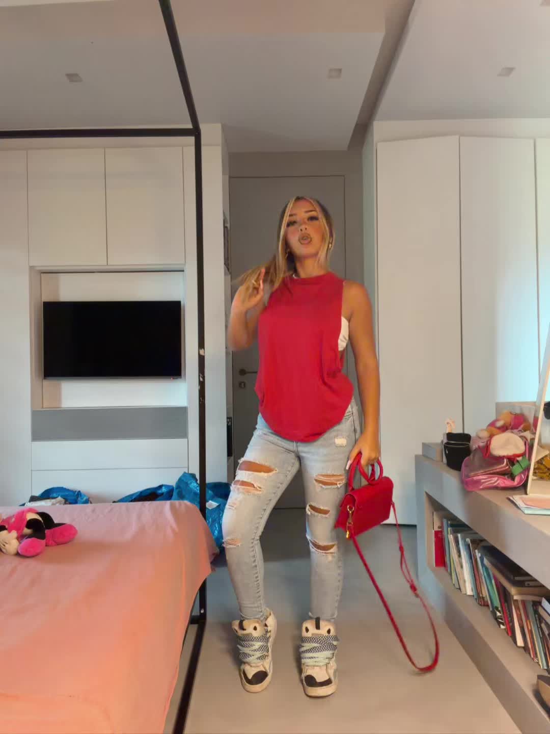 @chloe