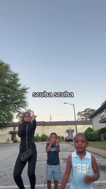 @👩🏾&zwj;❤️&zwj;💋&zwj;👩🏽