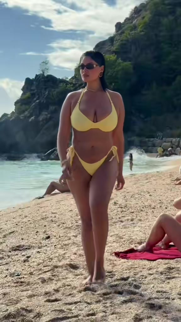 @Tropicwavegirls