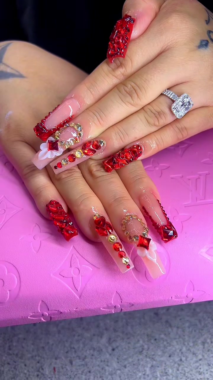 @MiMi 🎨🦋👑🦄