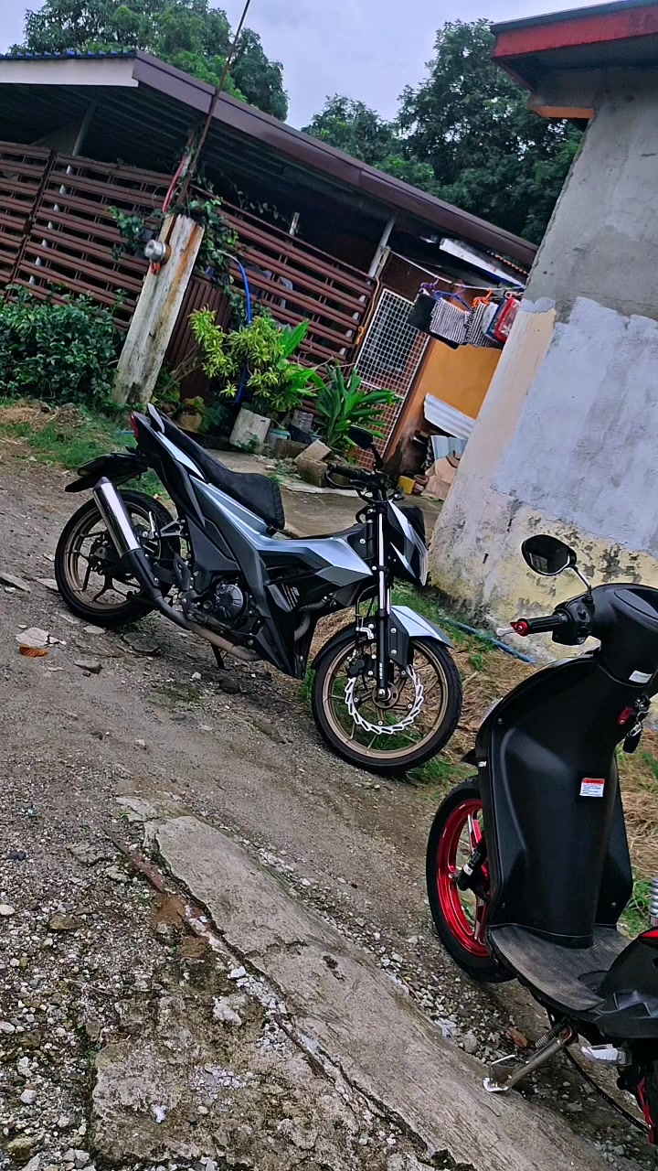 @MR.BUDOL x MOTO ESSENTIALS 🔥