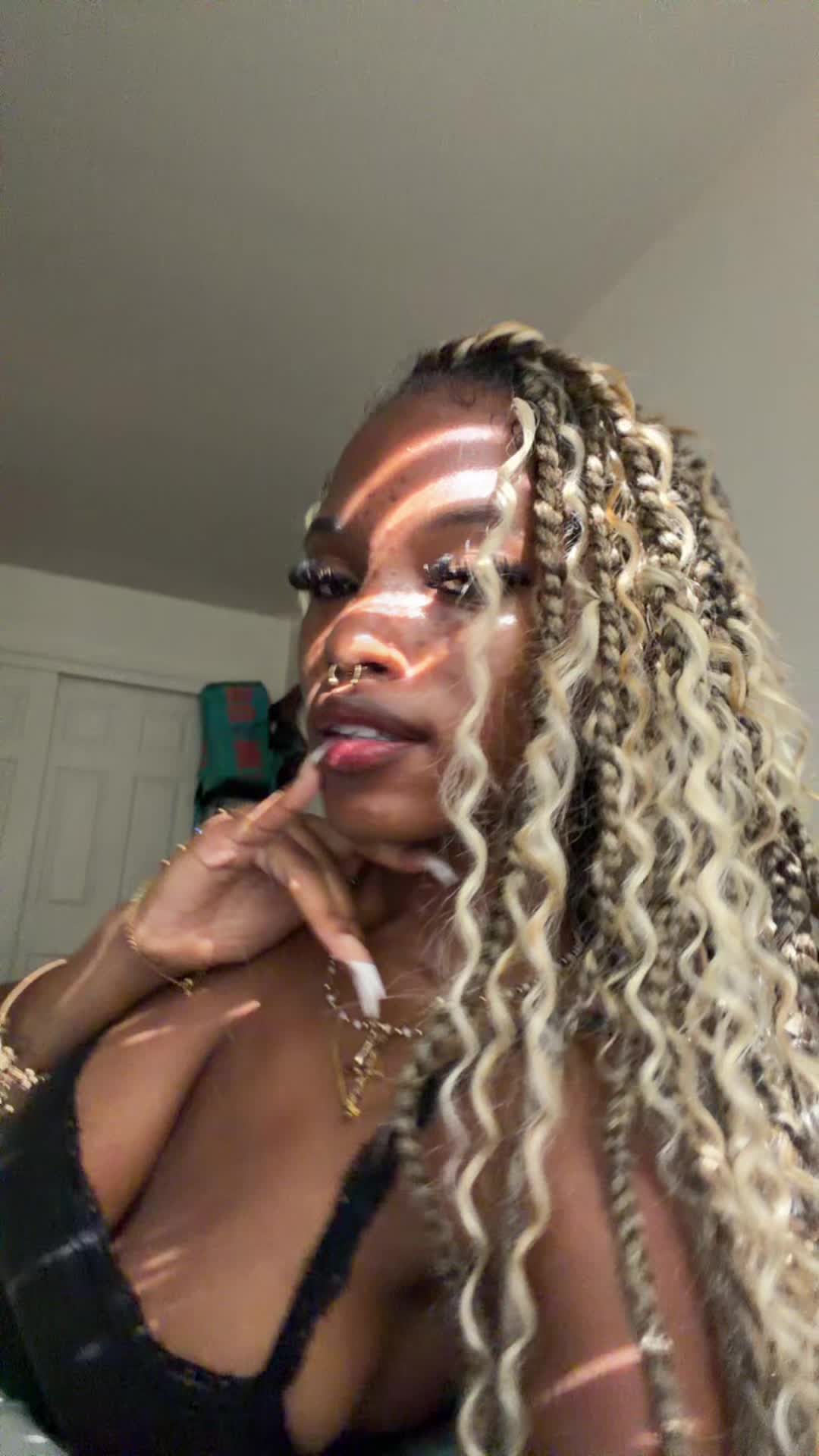 @bareleehere