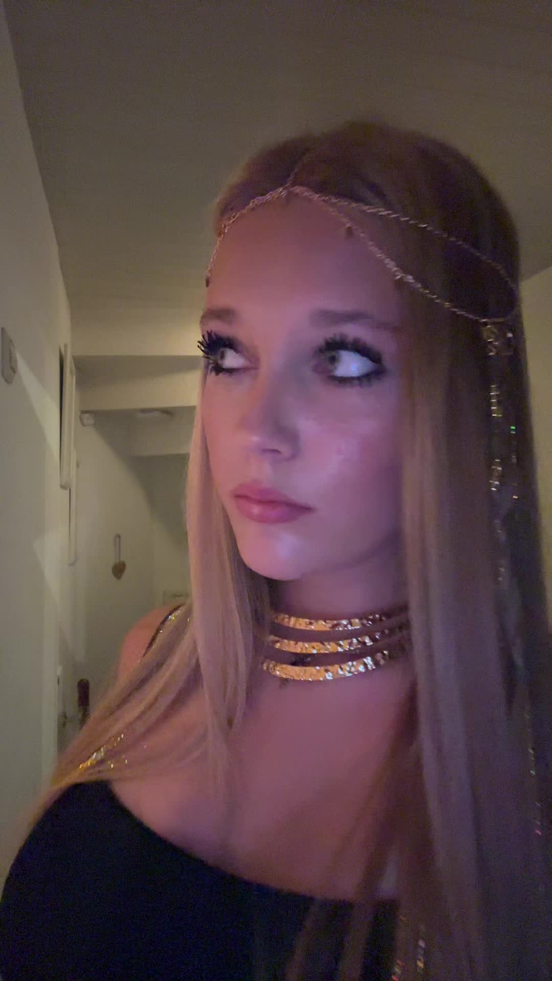 @ɴ ᴀ ᴏ ᴍ ɪ 🌸