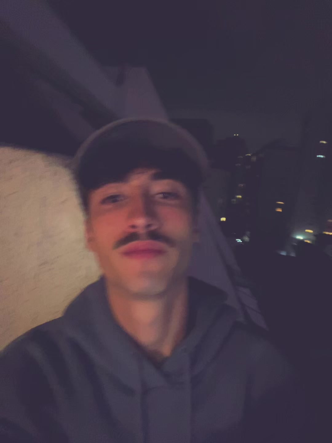 @????