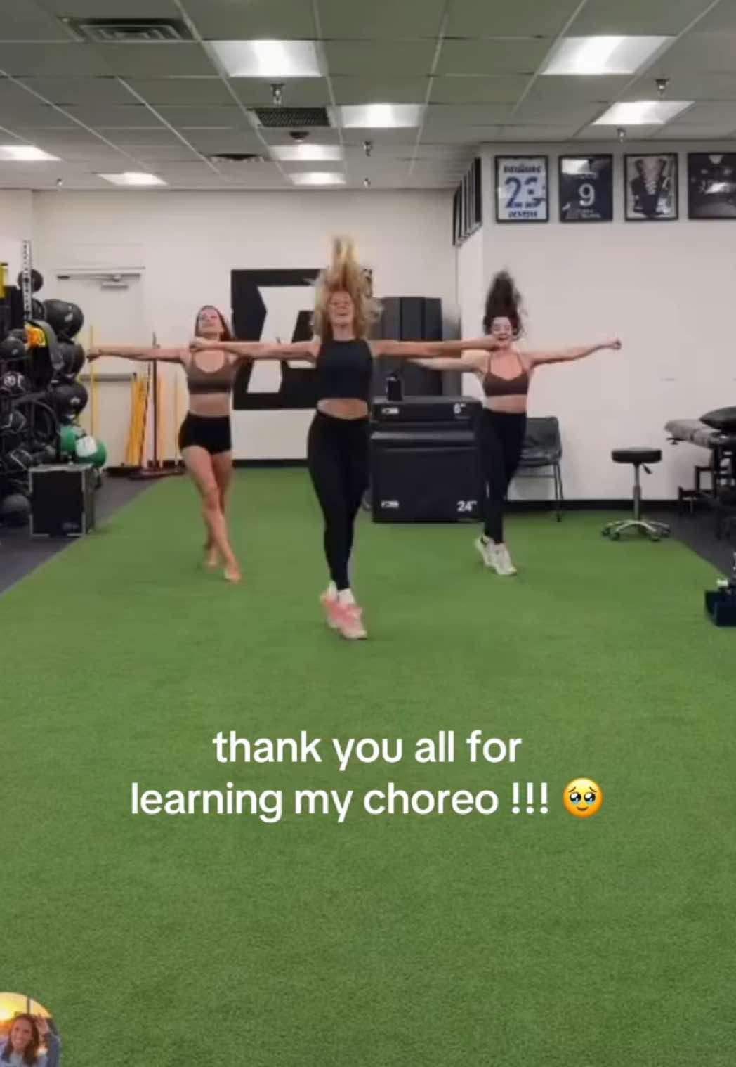@leahroga