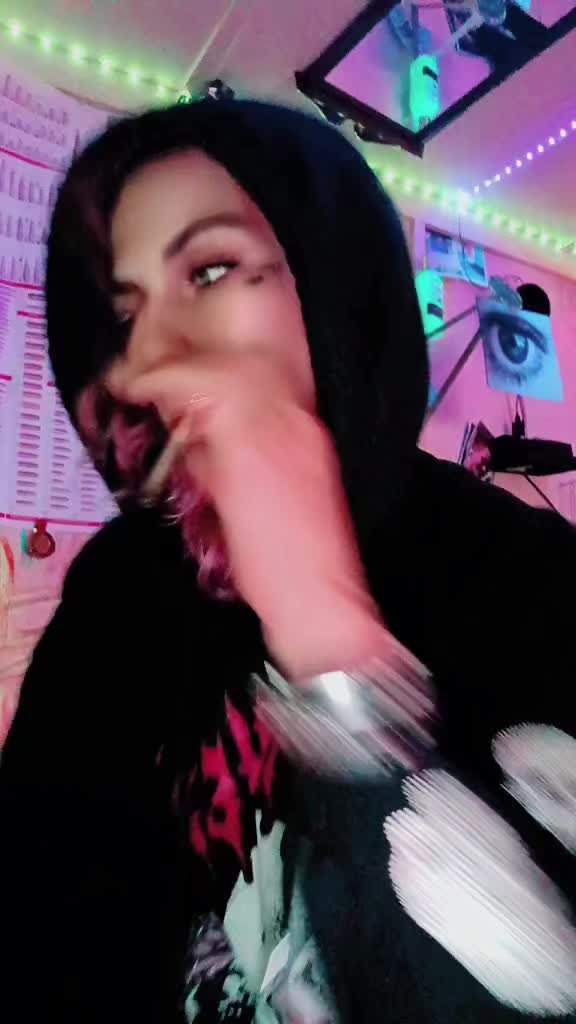 @hisqueen