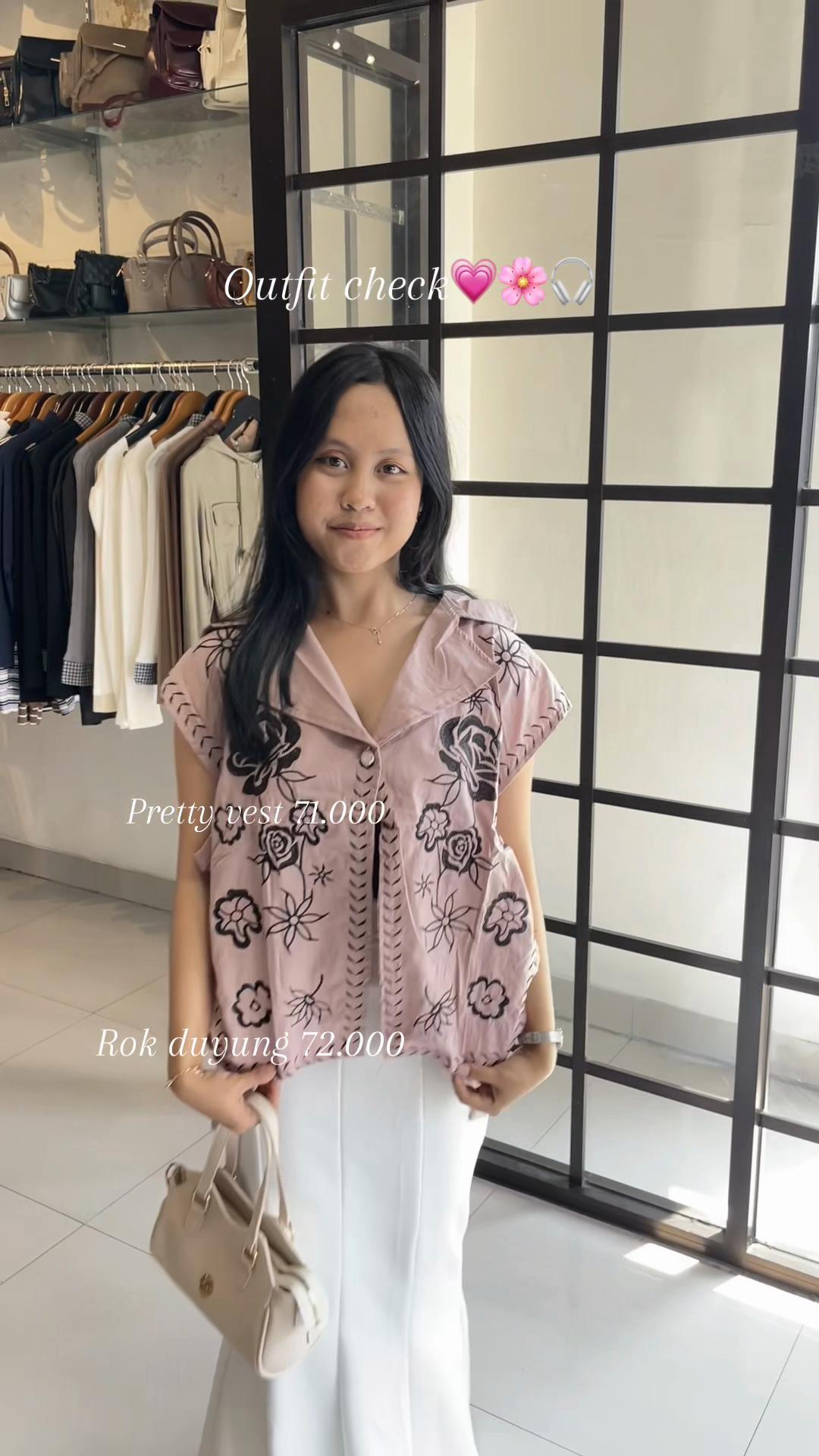 @Ichaandenishop_store