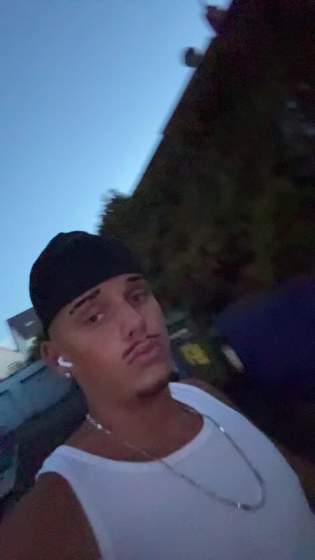 @…