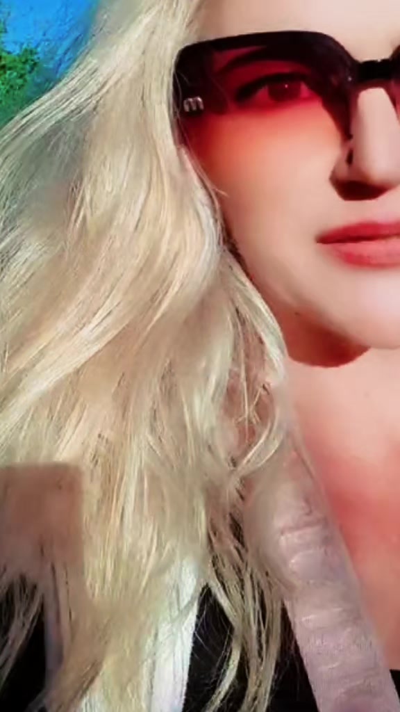 @꧁ⁱᵗˢ 𝑇he ᧁirl ⁱⁿ ᵗʰᵉ 🄱🄾🅇꧂