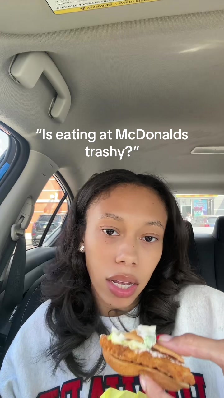 @AYSIA NICOLE