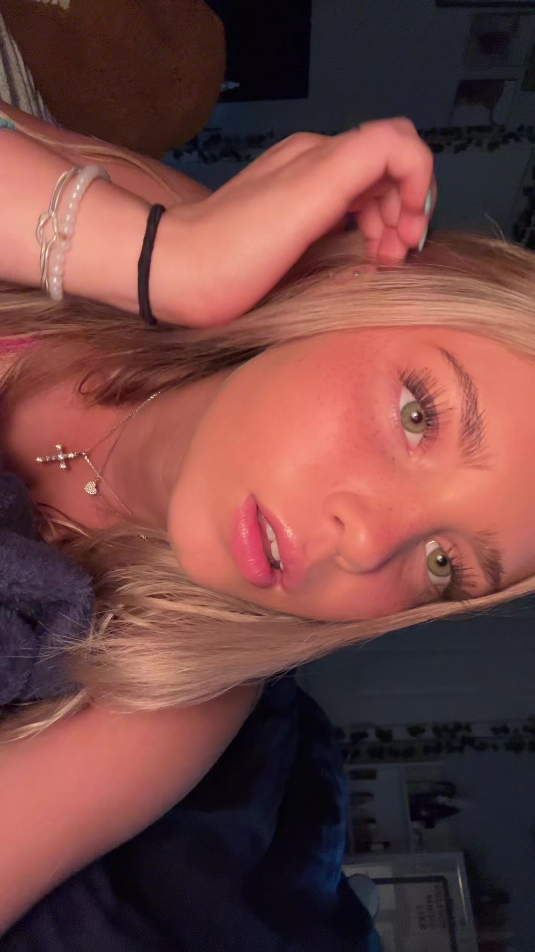 @$elena😛