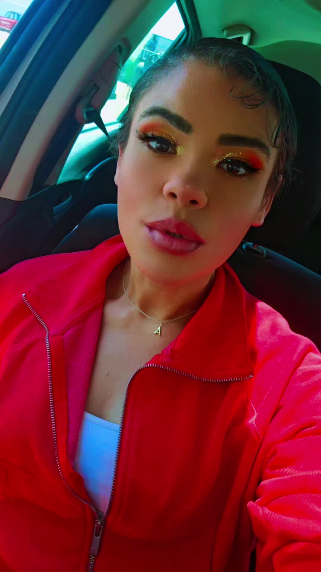 @Ohmykalabee 🐝