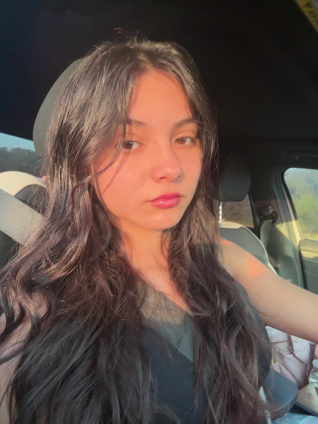 @yadhiraa.diazzz