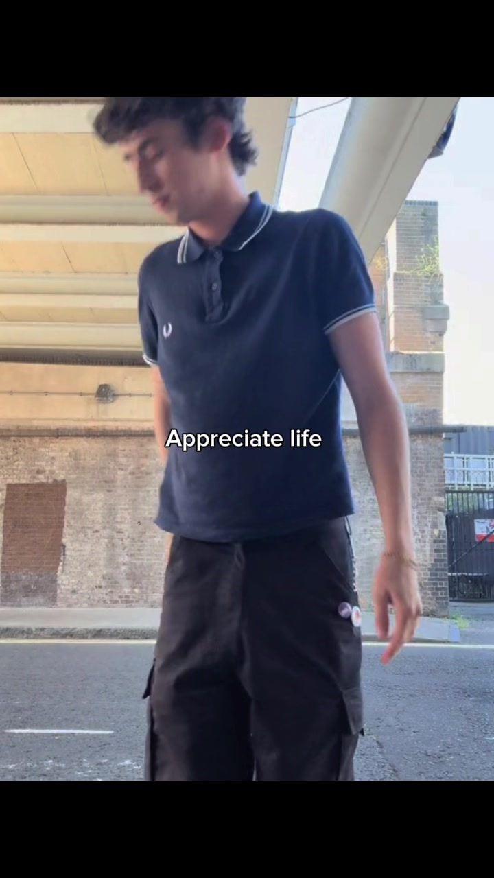 @ツ