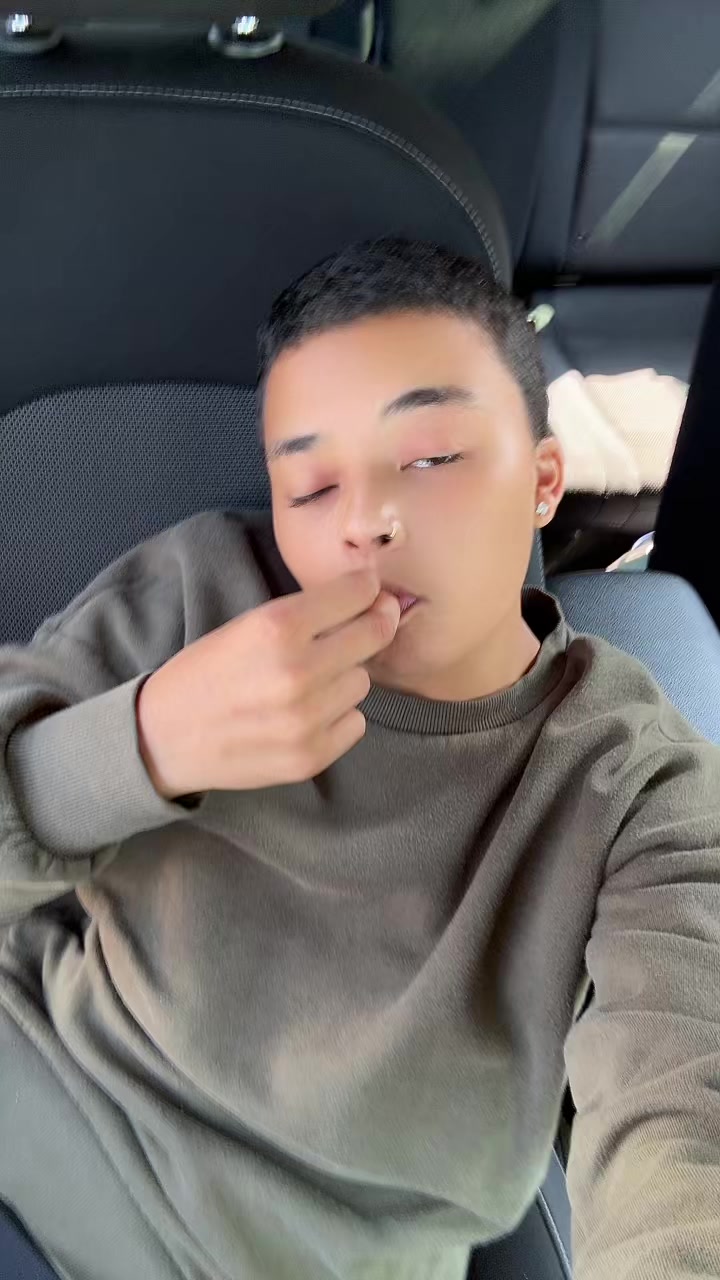 @Rändöm$tränġër21