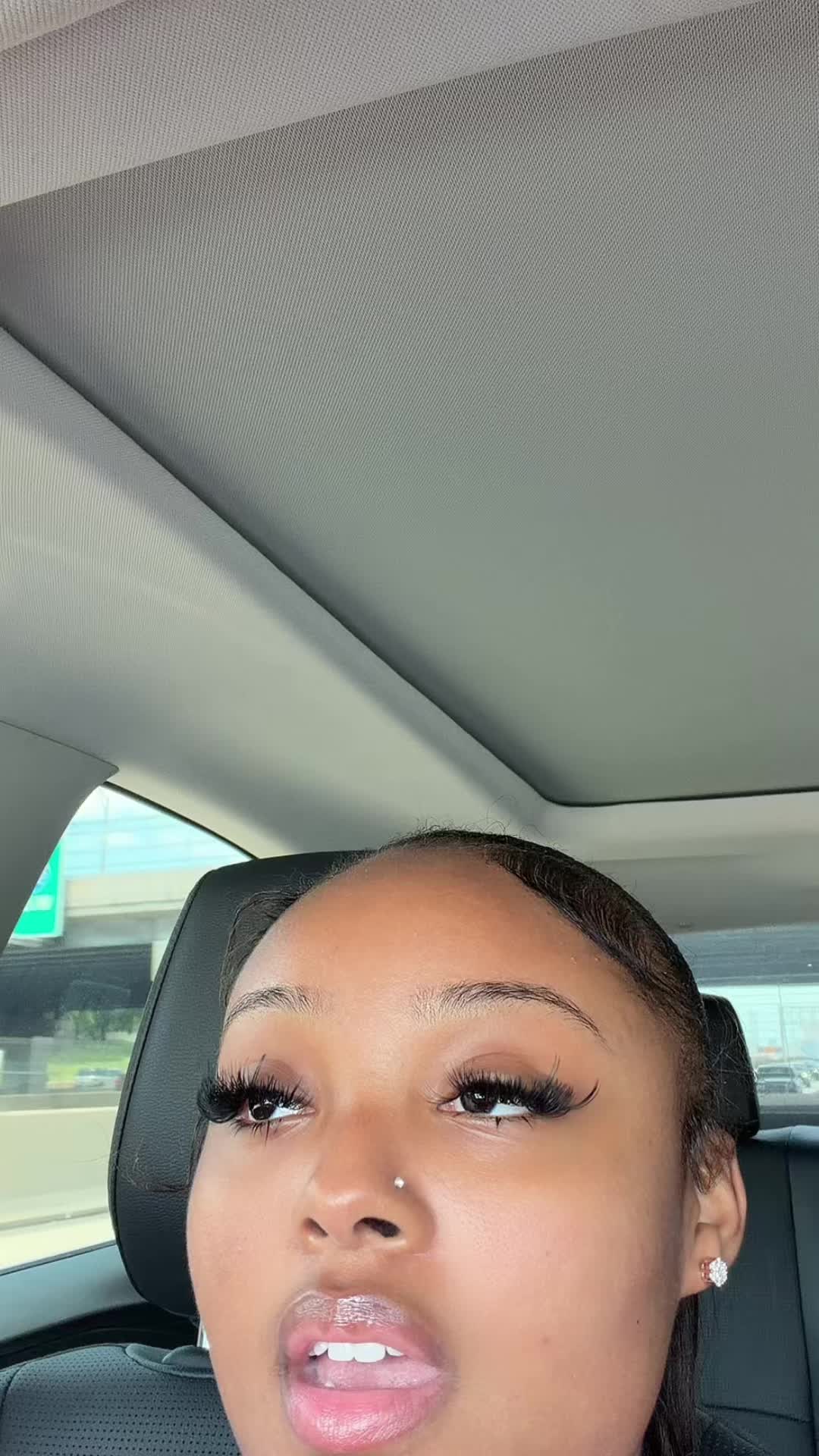 @Ari Wright | Hairstylist