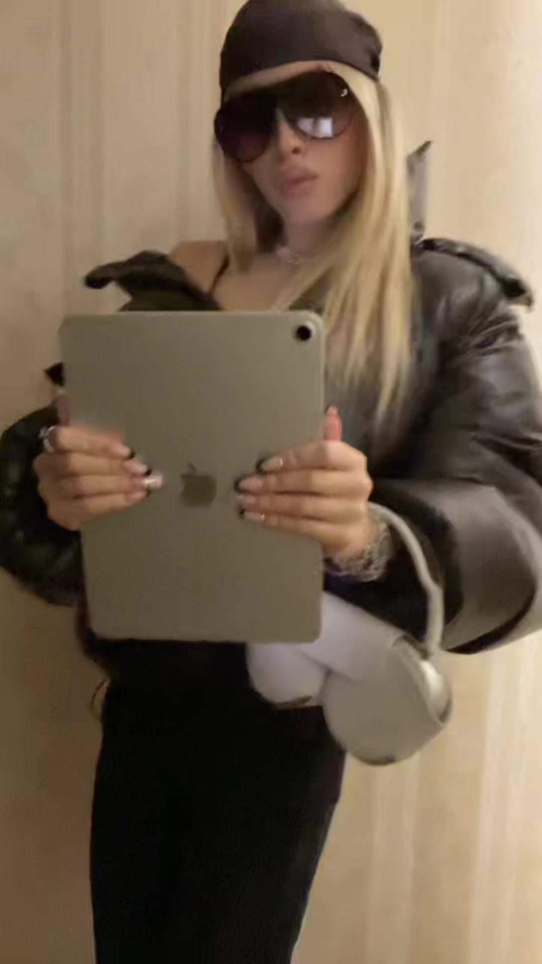 @lizzitak