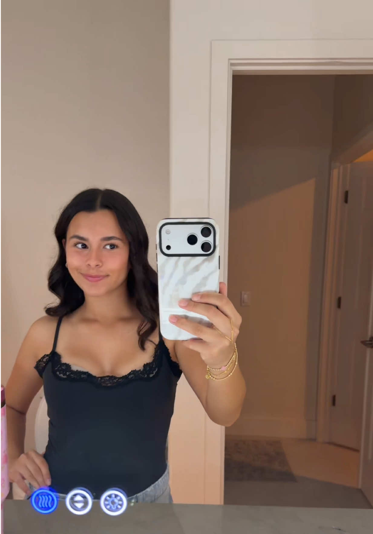 @laura