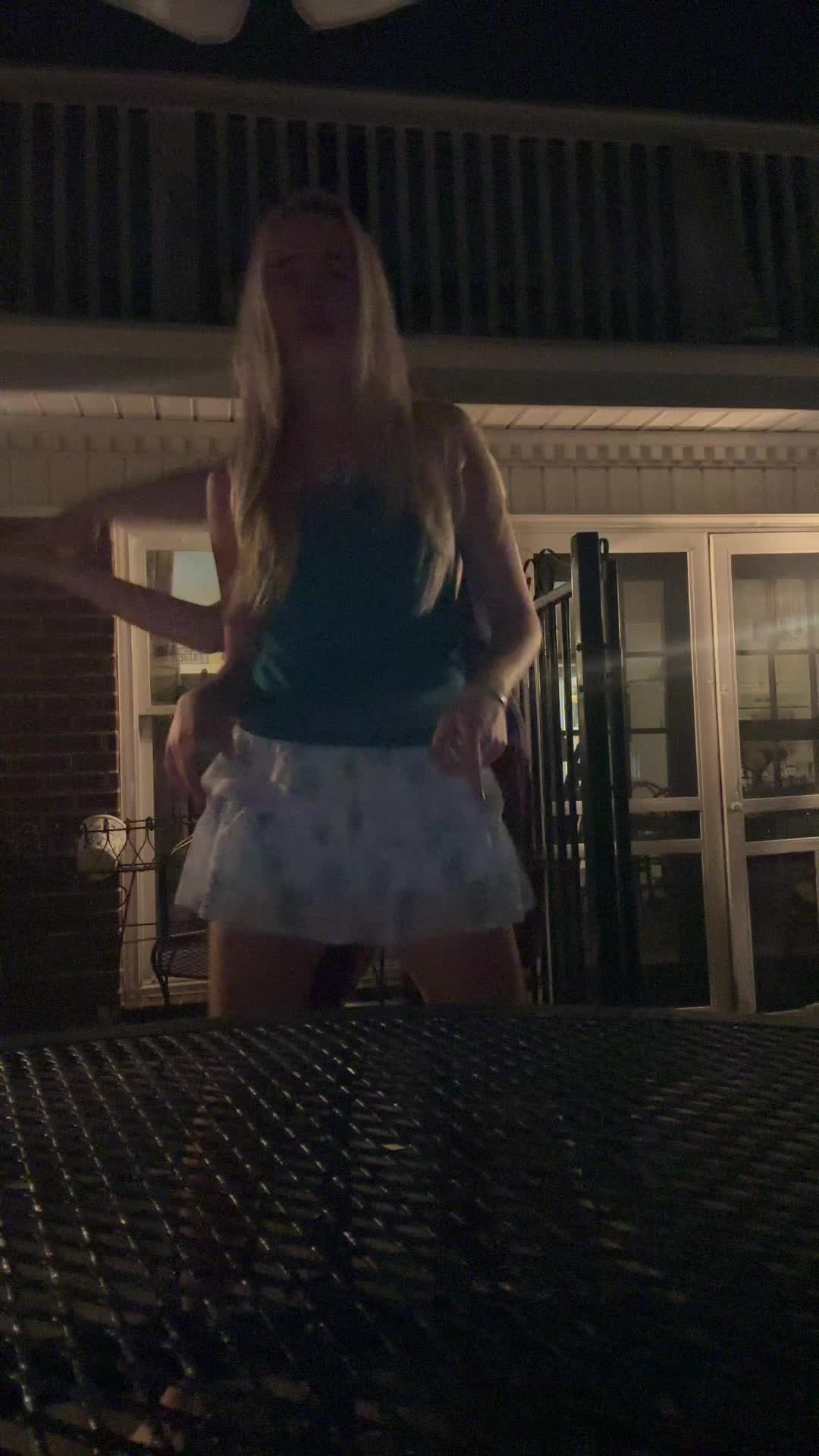 @Ellsbells
