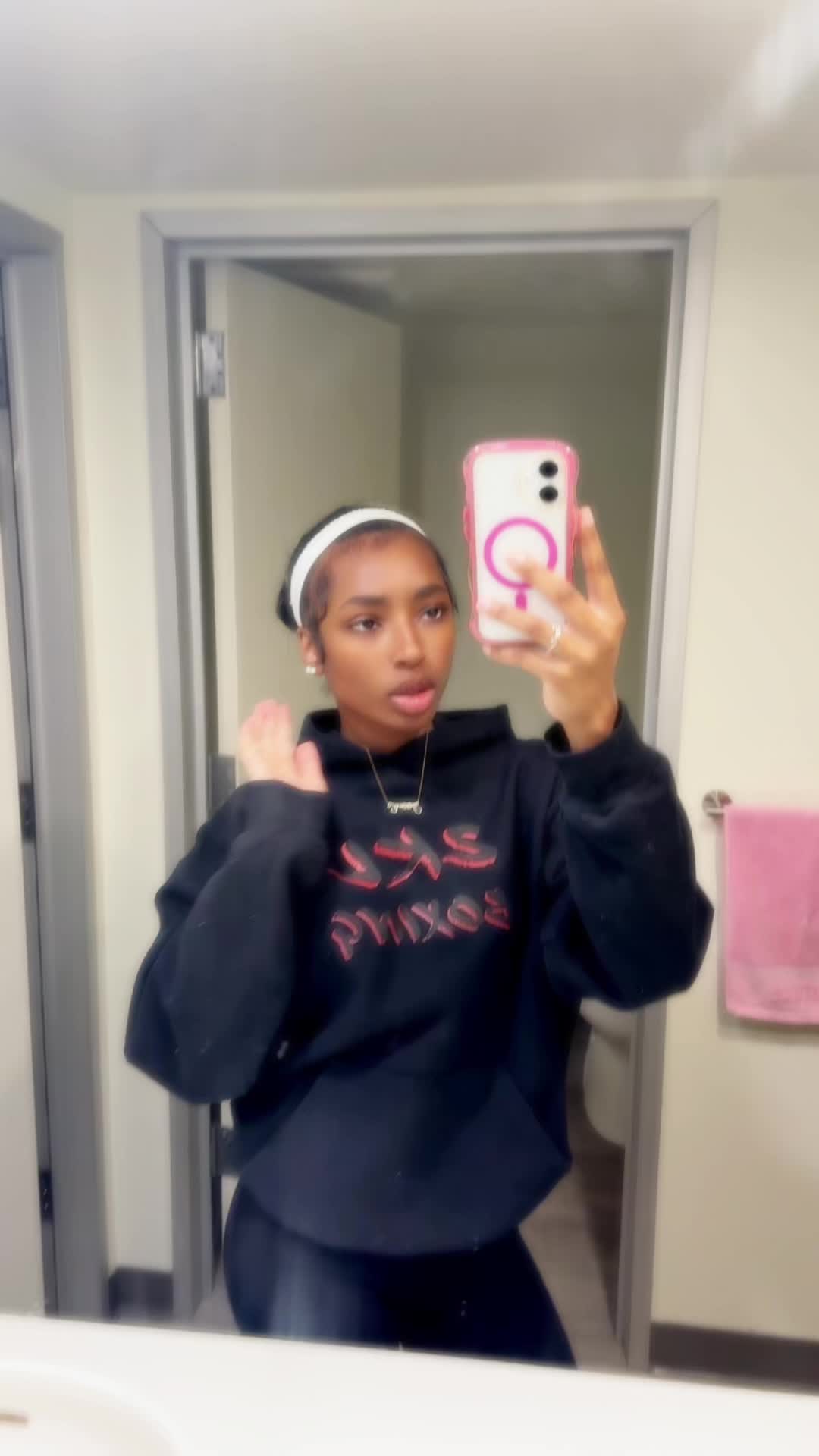 @iyanaamonett