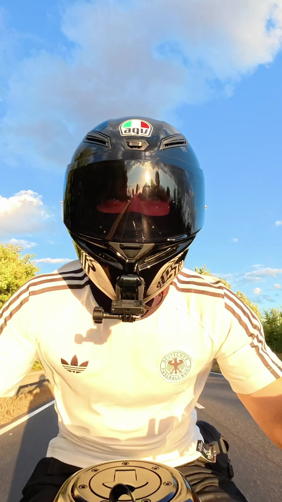 @🏔️🤍🏍️🤳