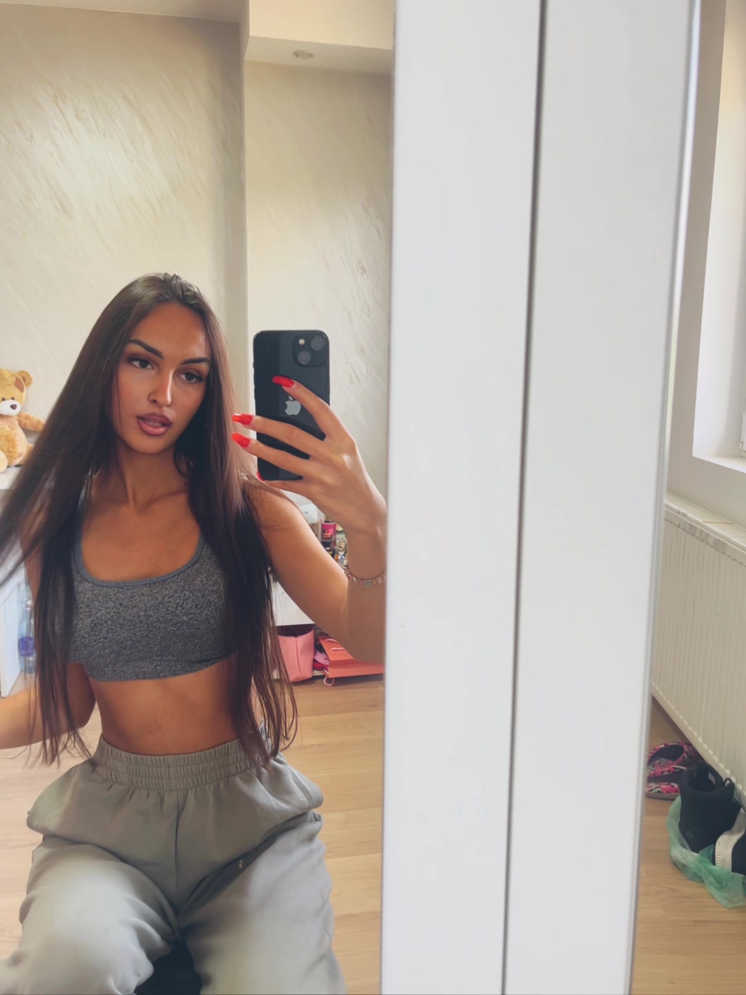 @issidorraaaaa