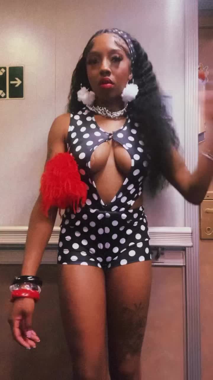 @Tee💋