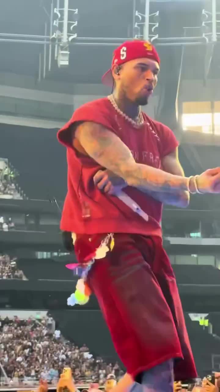 @IM NOT CHRIS BROWN