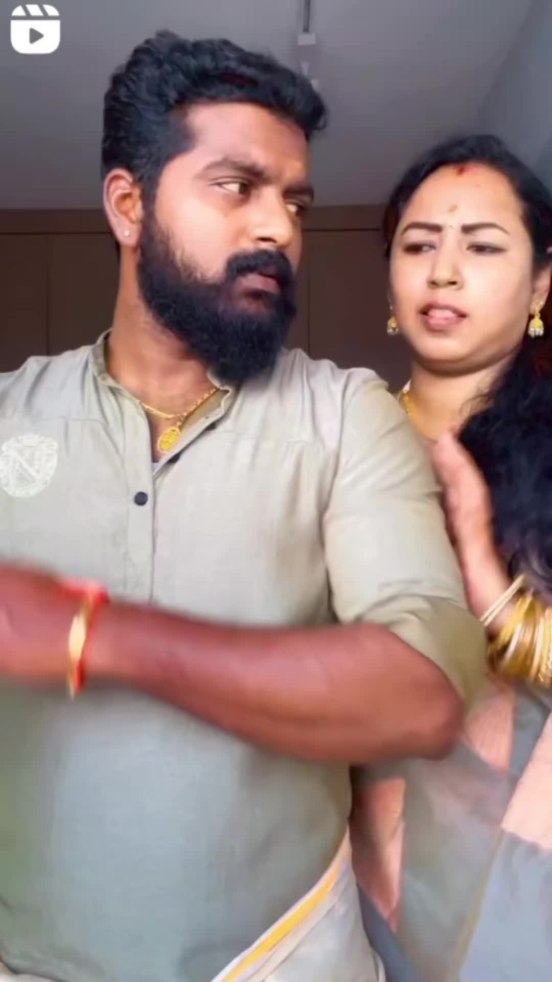 @KaraikudiPonnu_Leka