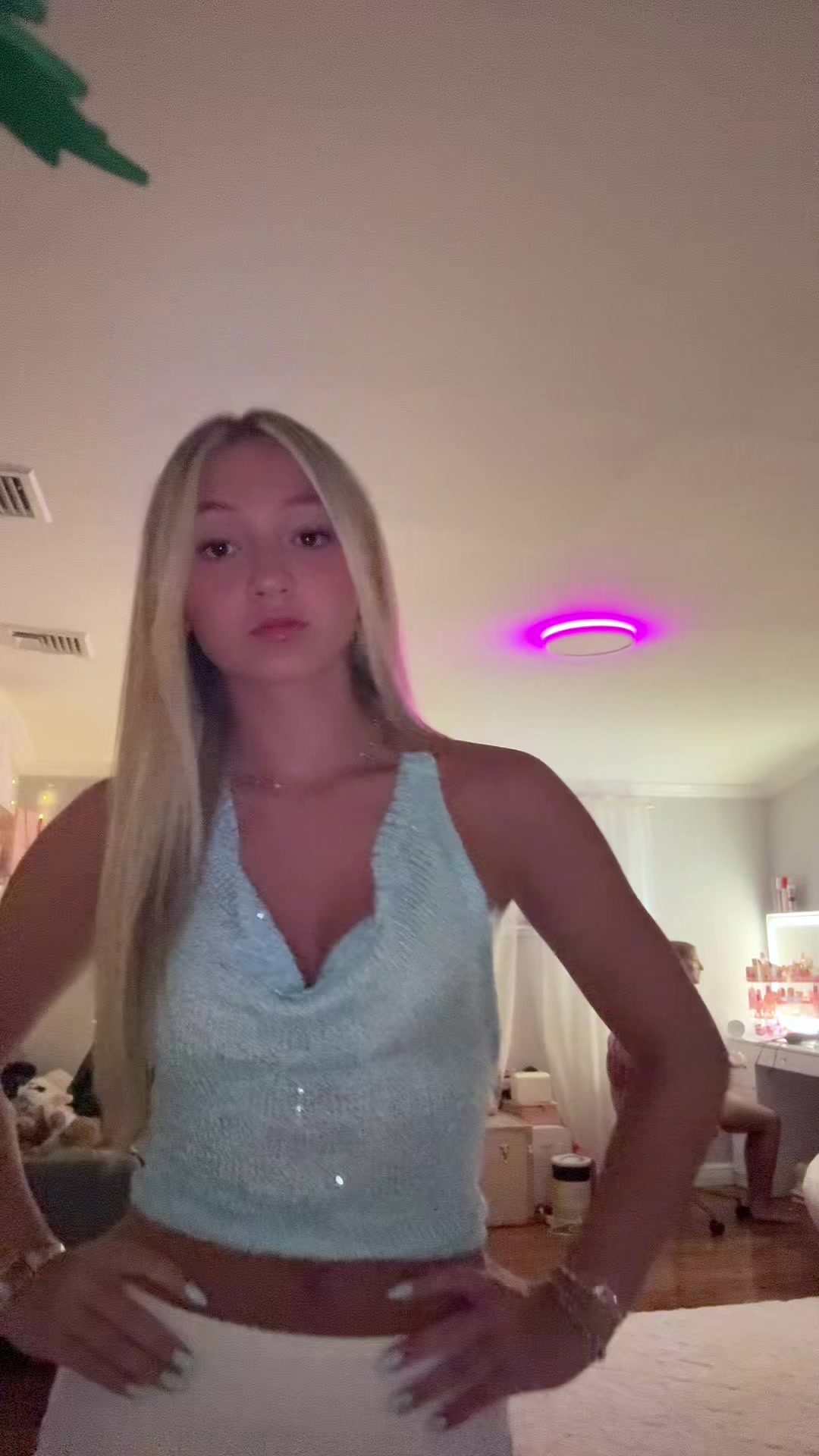 @bella