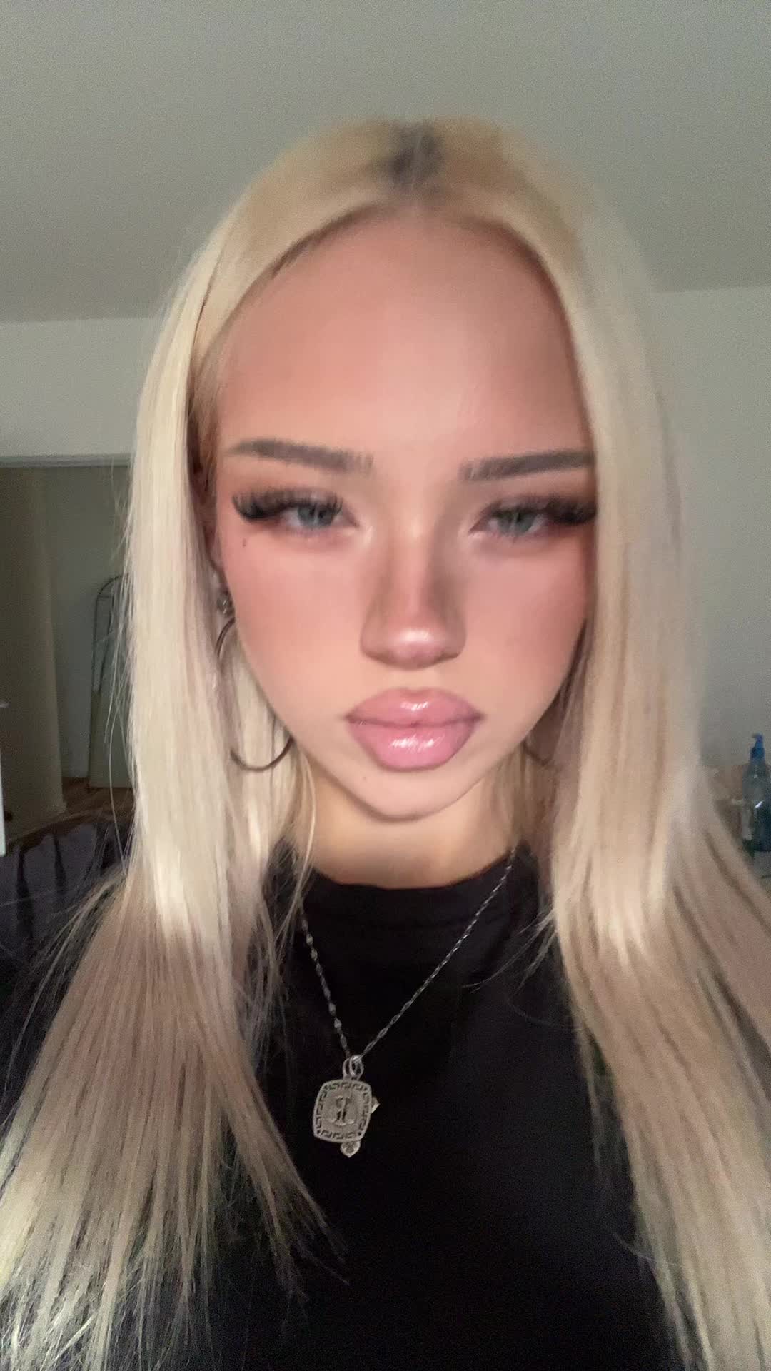 @аня