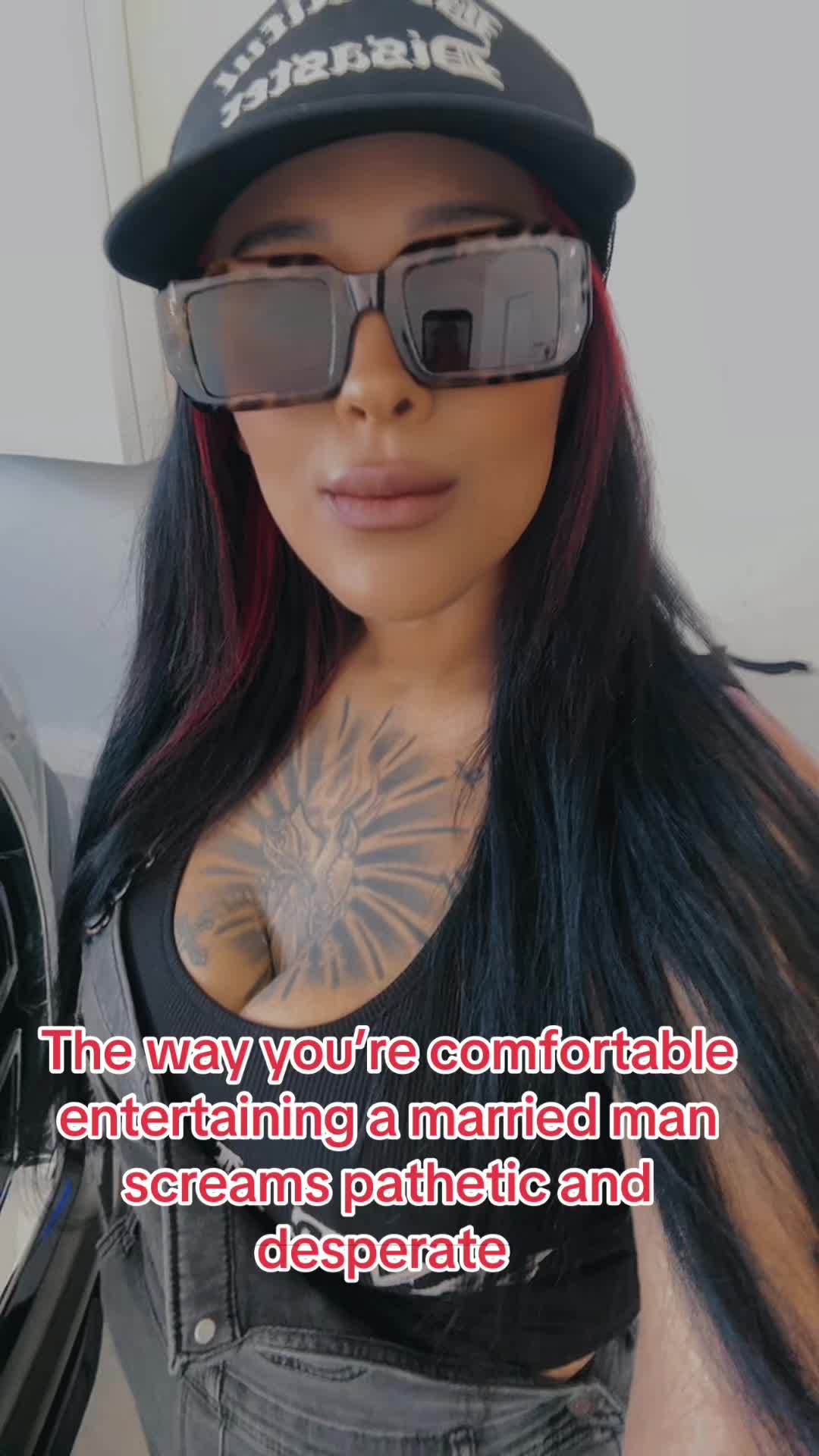 @emilyunhingedd