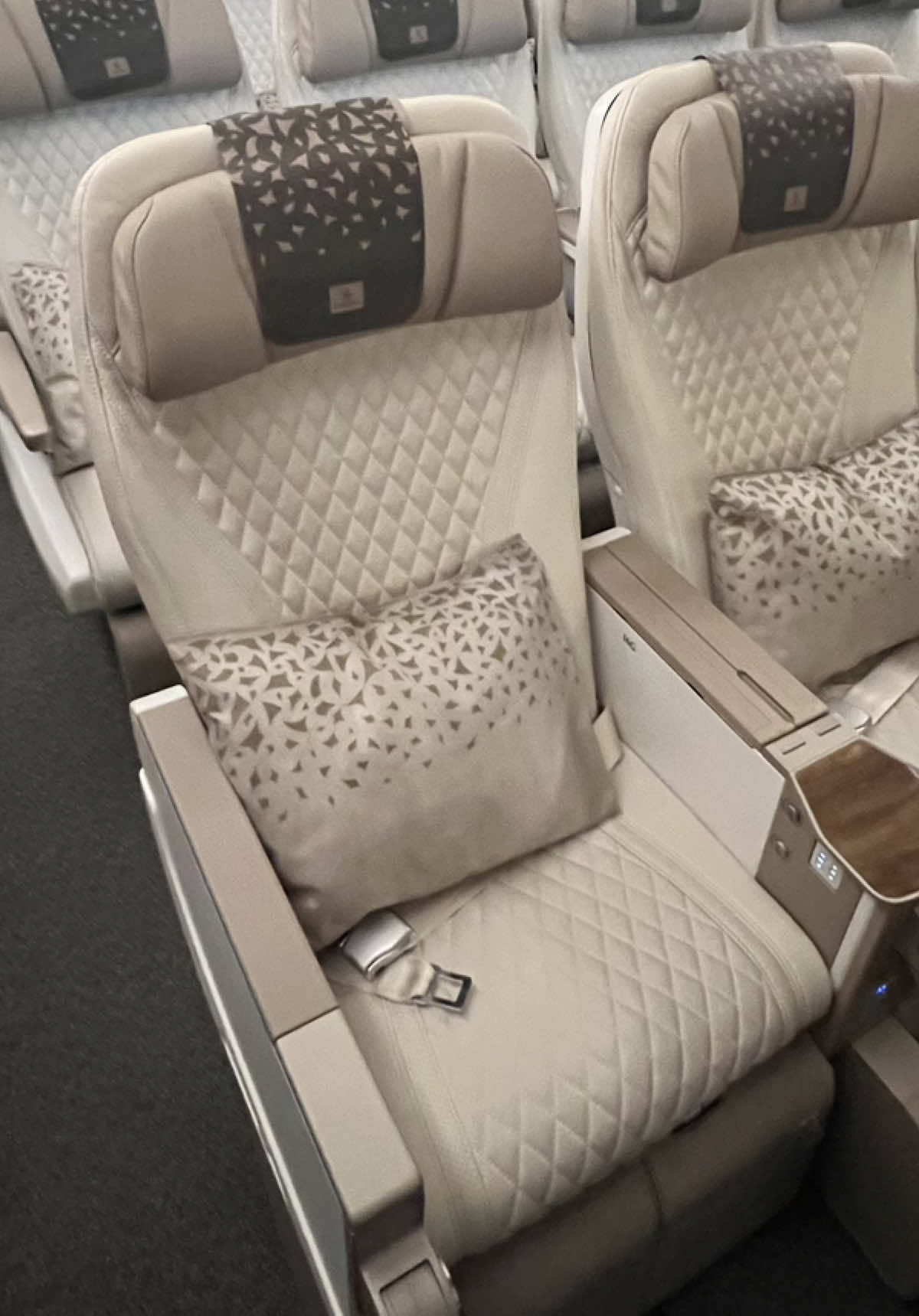 @عثمان الملحم ✈️💳